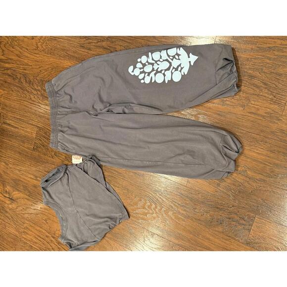 $98 FP Free People Movement M Hot Shot Logo Crossover 2 Piece Set Gray Shadow - Picture 6 of 12